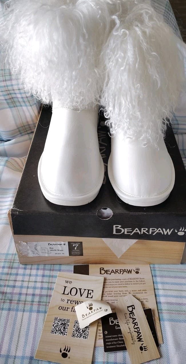NIB Bearpaw Boo White Boots, Sheep Fur/Wool MSRP 250.00 - Thumbnail 3