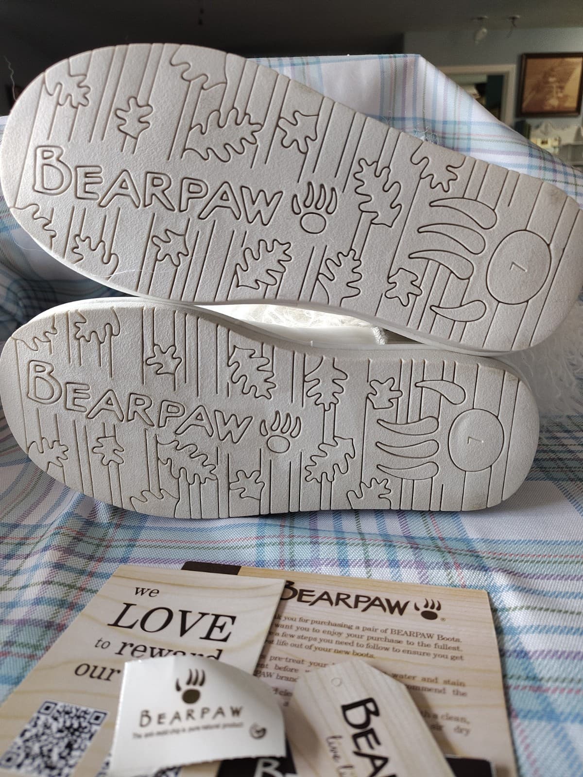 NIB Bearpaw Boo White Boots, Sheep Fur/Wool MSRP 250.00 - Thumbnail 12