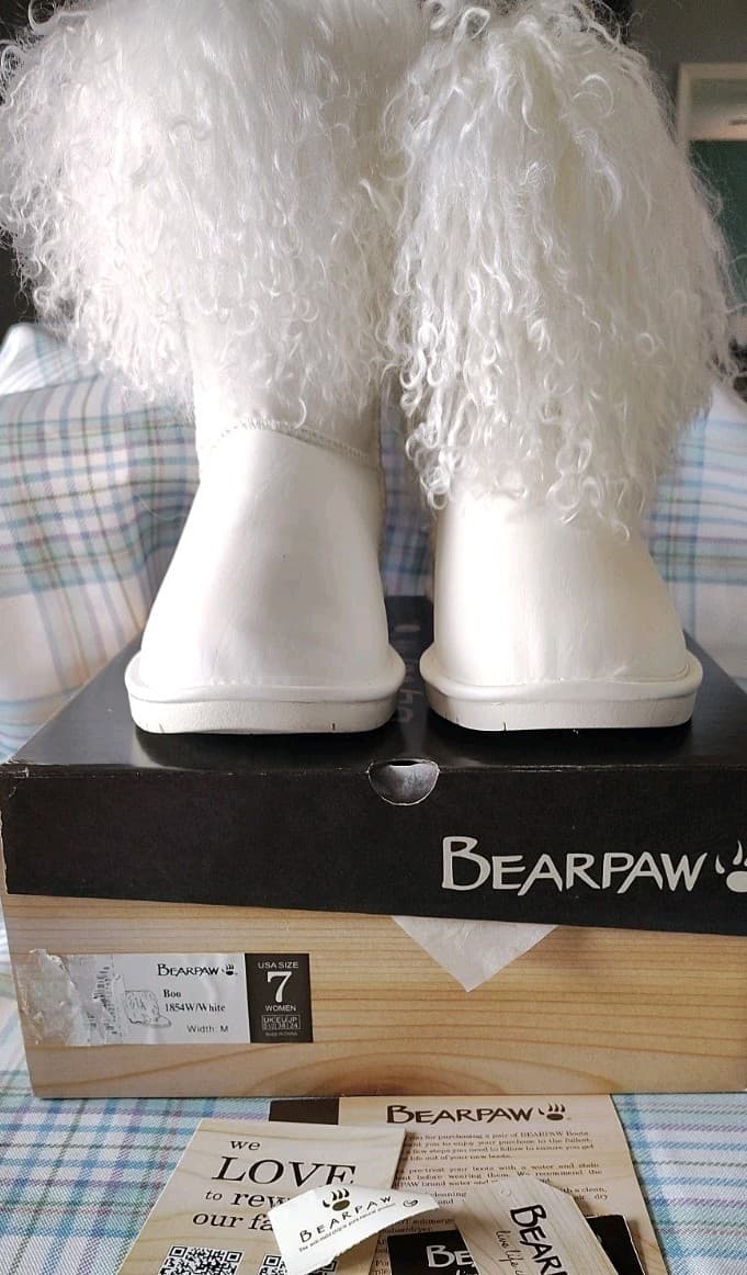 NIB Bearpaw Boo White Boots, Sheep Fur/Wool MSRP 250.00 - Thumbnail 4