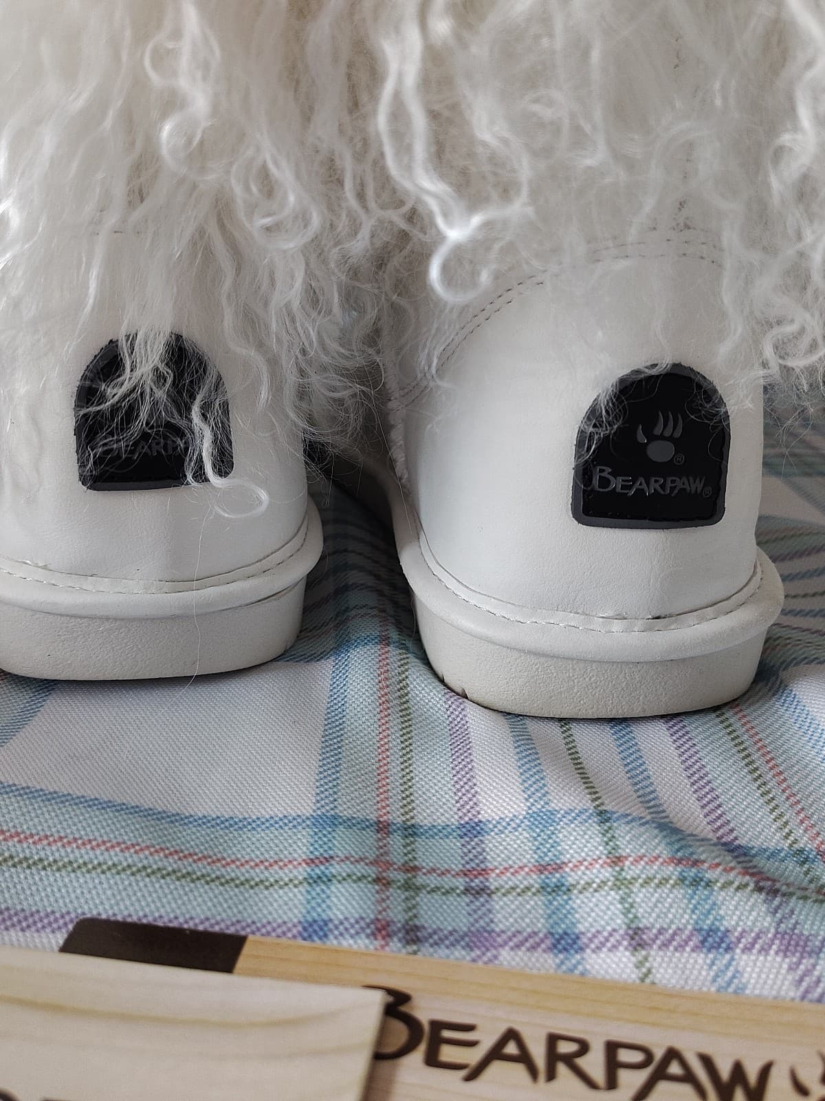 NIB Bearpaw Boo White Boots, Sheep Fur/Wool MSRP 250.00 - Thumbnail 8