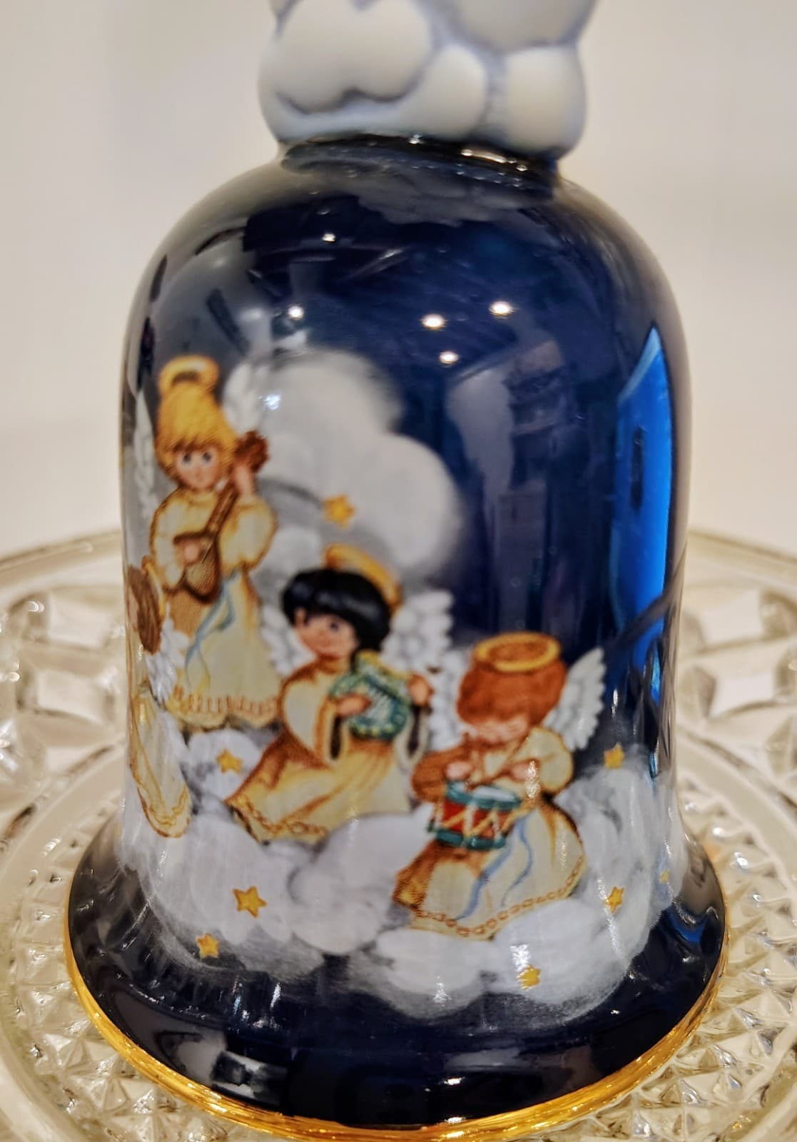 Vintage 1992 AVON Christmas Heavenly Notes Angels Blue Porcelain Bell Box - Thumbnail 3