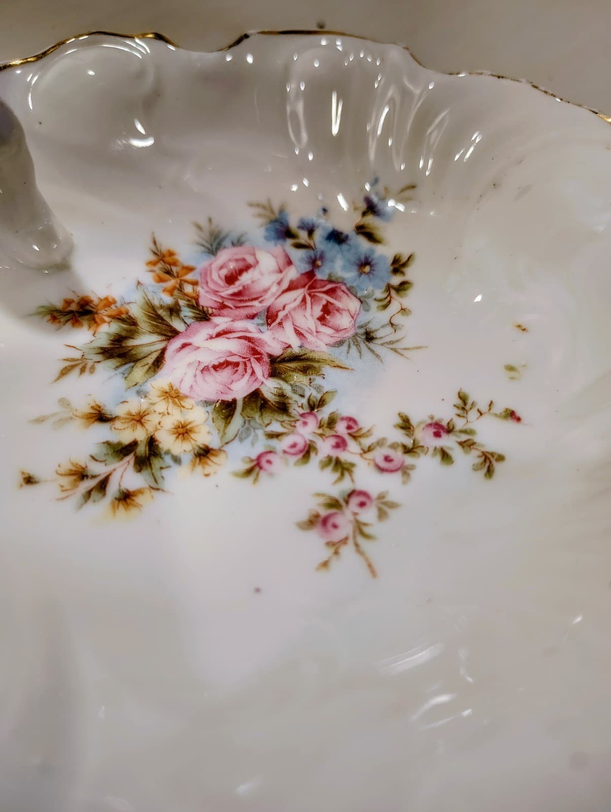 Vintage Hand-Painted Leaf with Floral Design Trinket Dish Trimmed in Gold - Thumbnail 3
