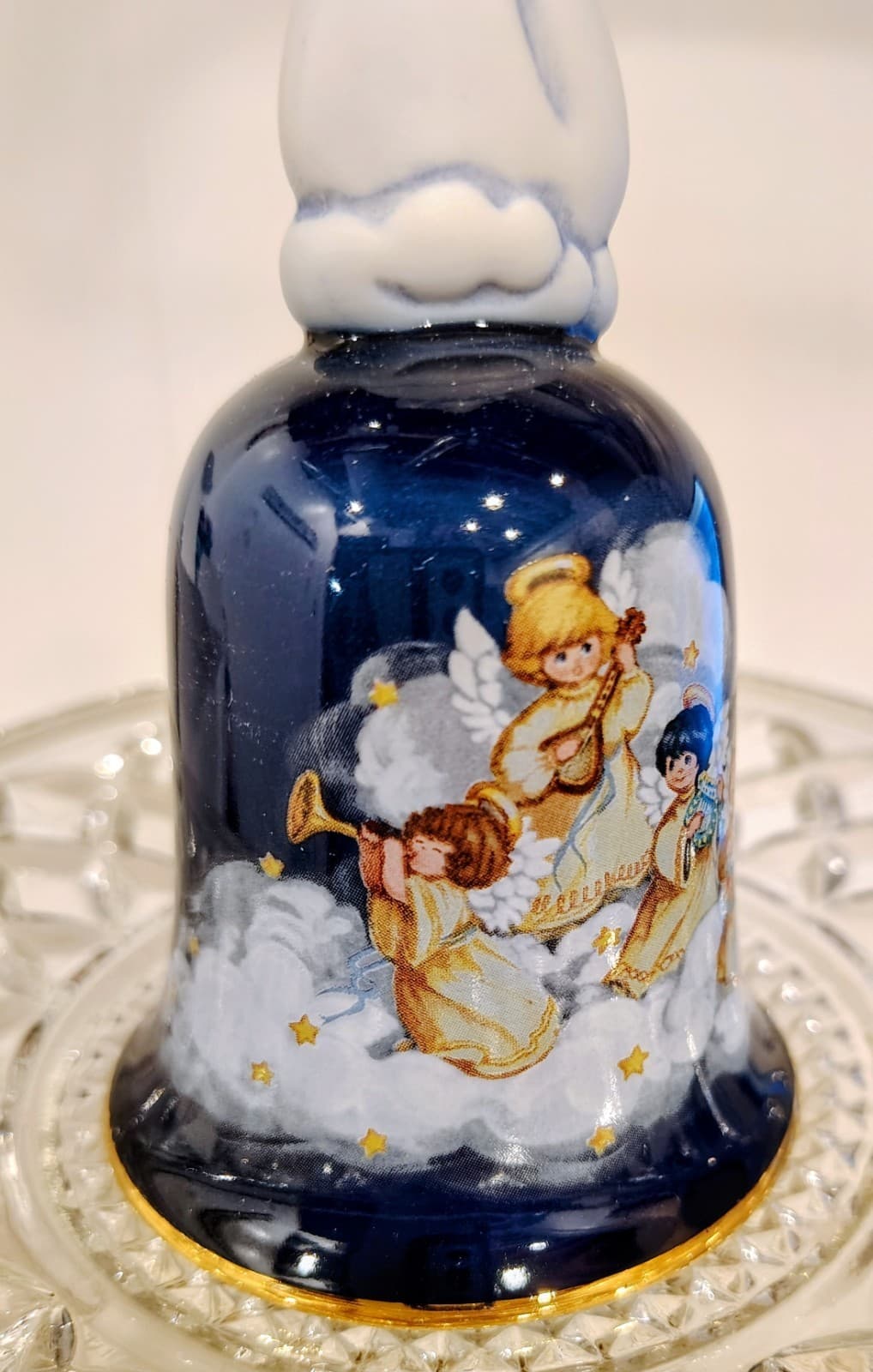 Vintage 1992 AVON Christmas Heavenly Notes Angels Blue Porcelain Bell Box - Thumbnail 2