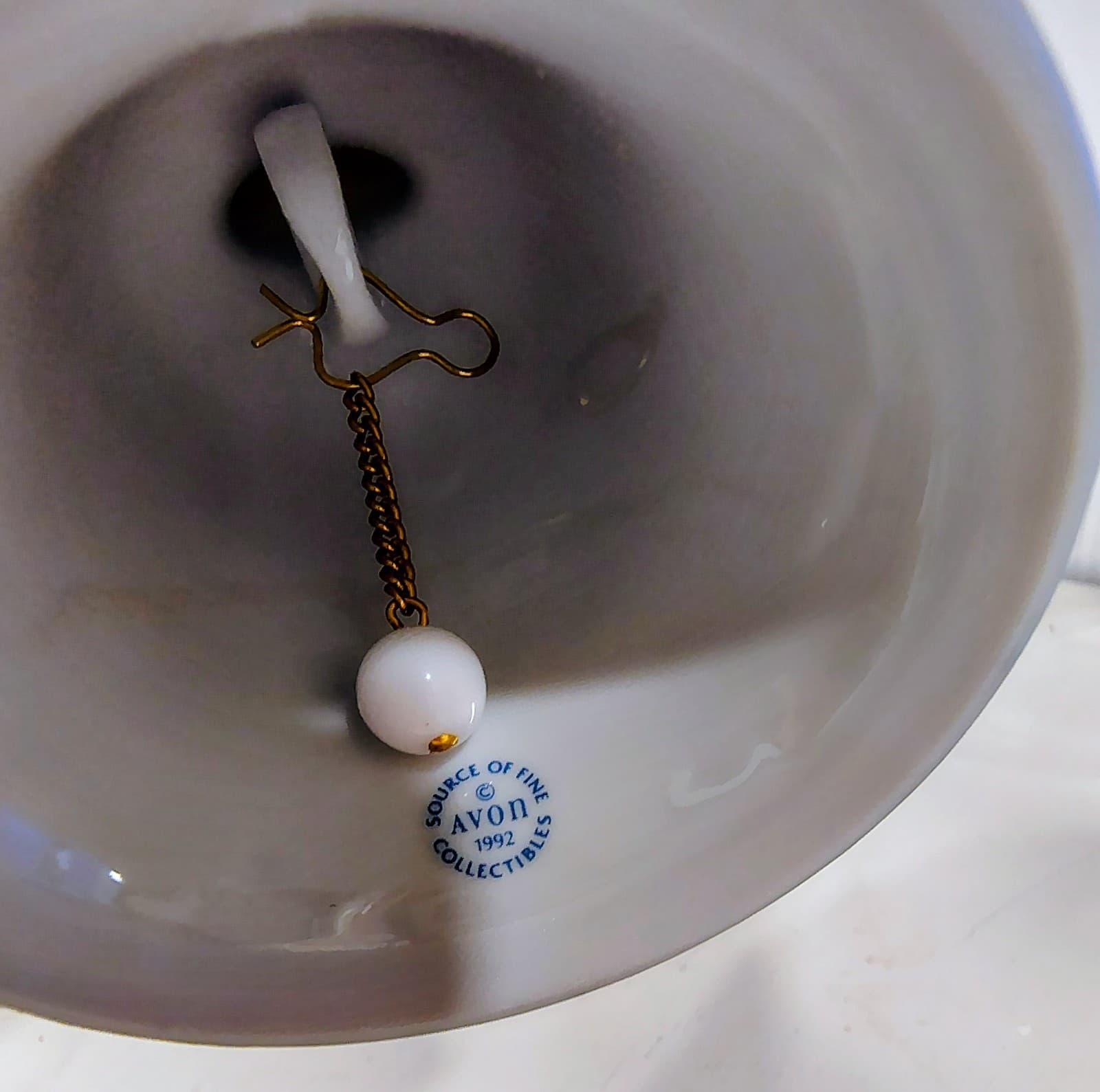 Vintage 1992 AVON Christmas Heavenly Notes Angels Blue Porcelain Bell Box - Thumbnail 12