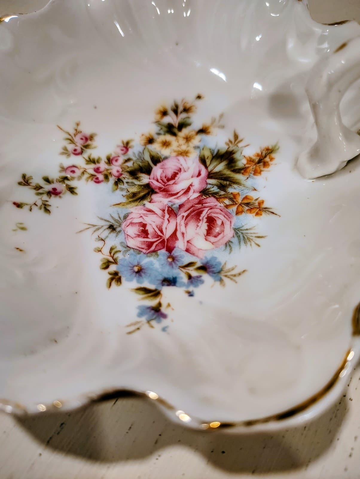 Vintage Hand-Painted Leaf with Floral Design Trinket Dish Trimmed in Gold - Thumbnail 7