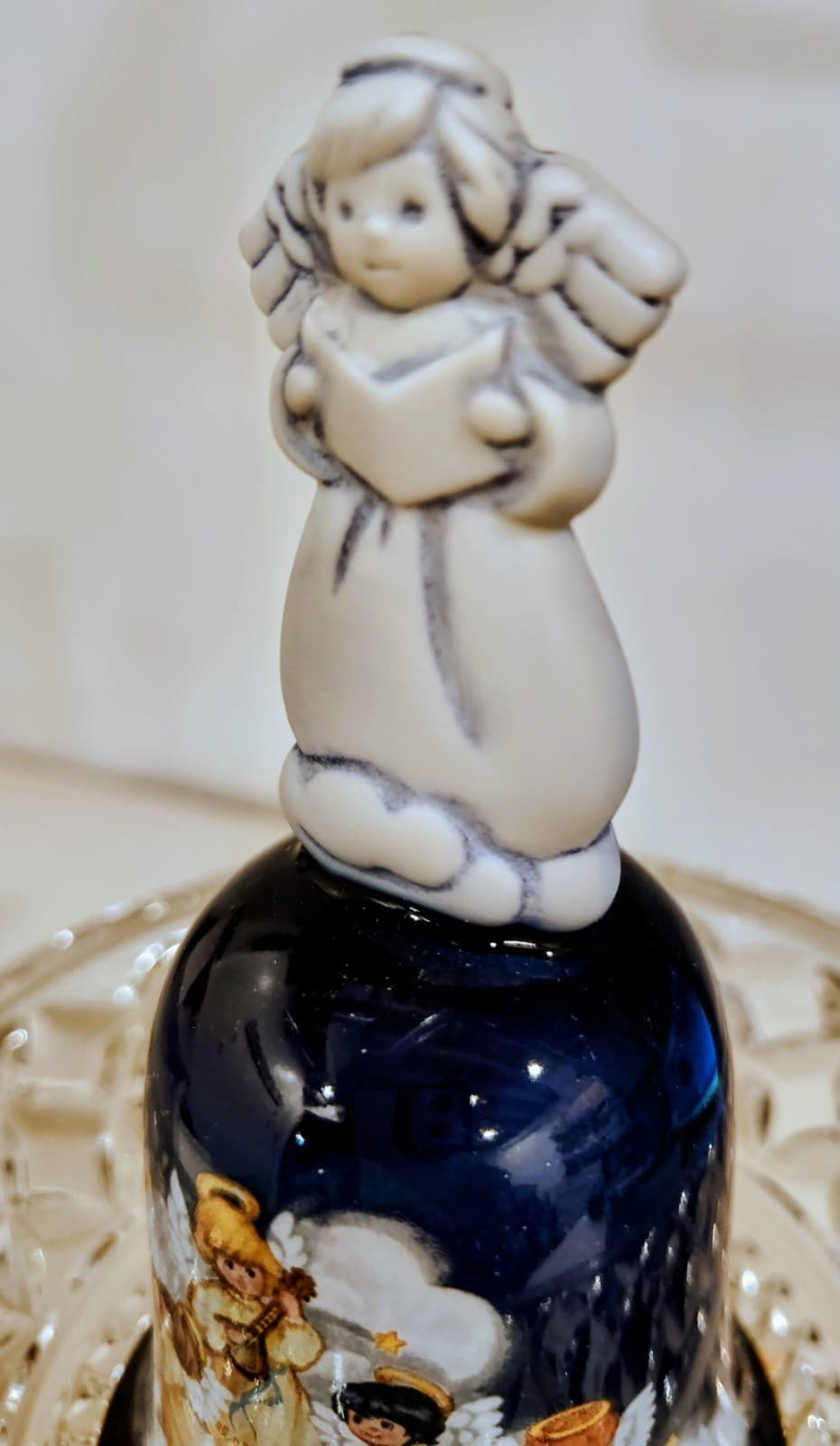 Vintage 1992 AVON Christmas Heavenly Notes Angels Blue Porcelain Bell Box - Thumbnail 4