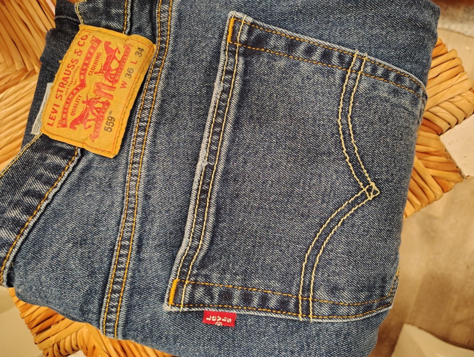 Levi's 559 Relaxed Fit Jeans Men’s 36x34 Blue Denim Distressed Straight Leg EUC - Thumbnail 7