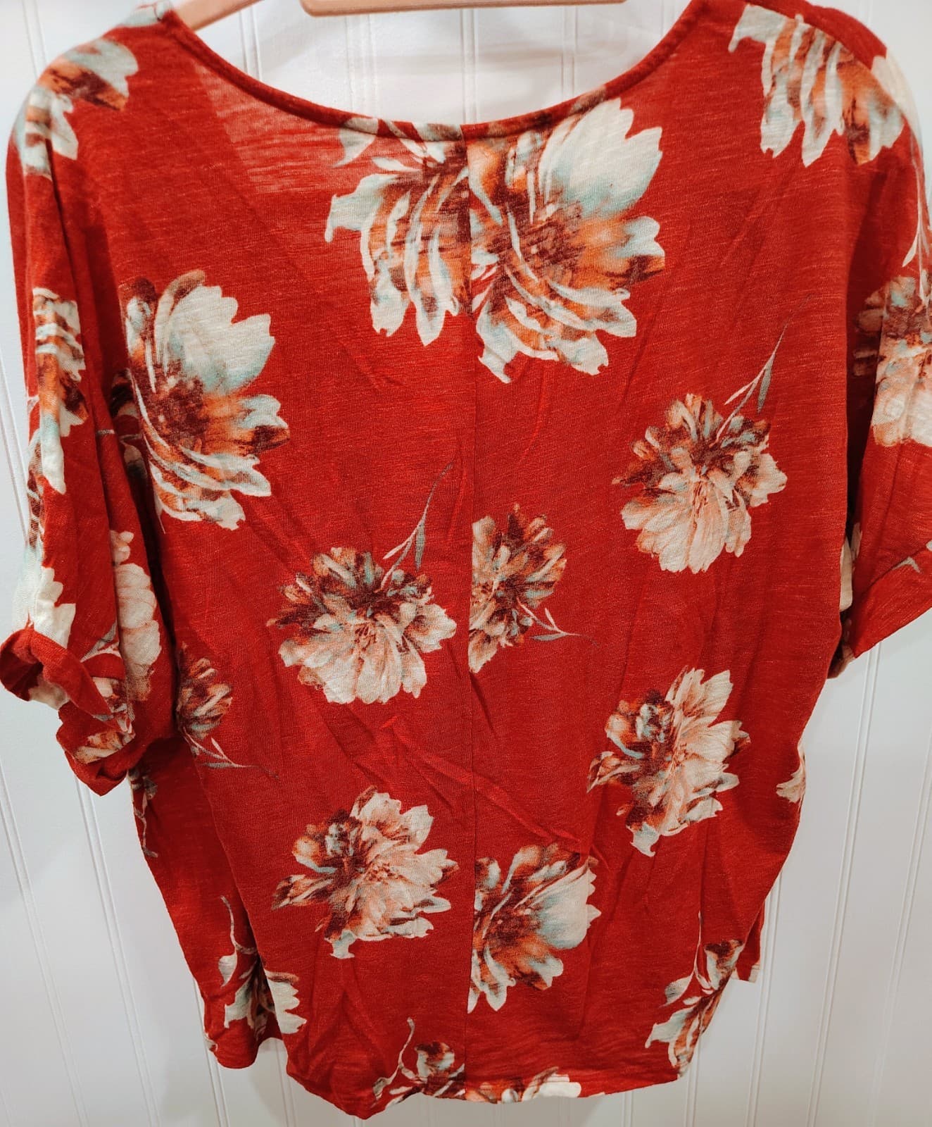 Maurices Shirt Womens L Short Sleeve Red Floral V Neck EUC - Thumbnail 5