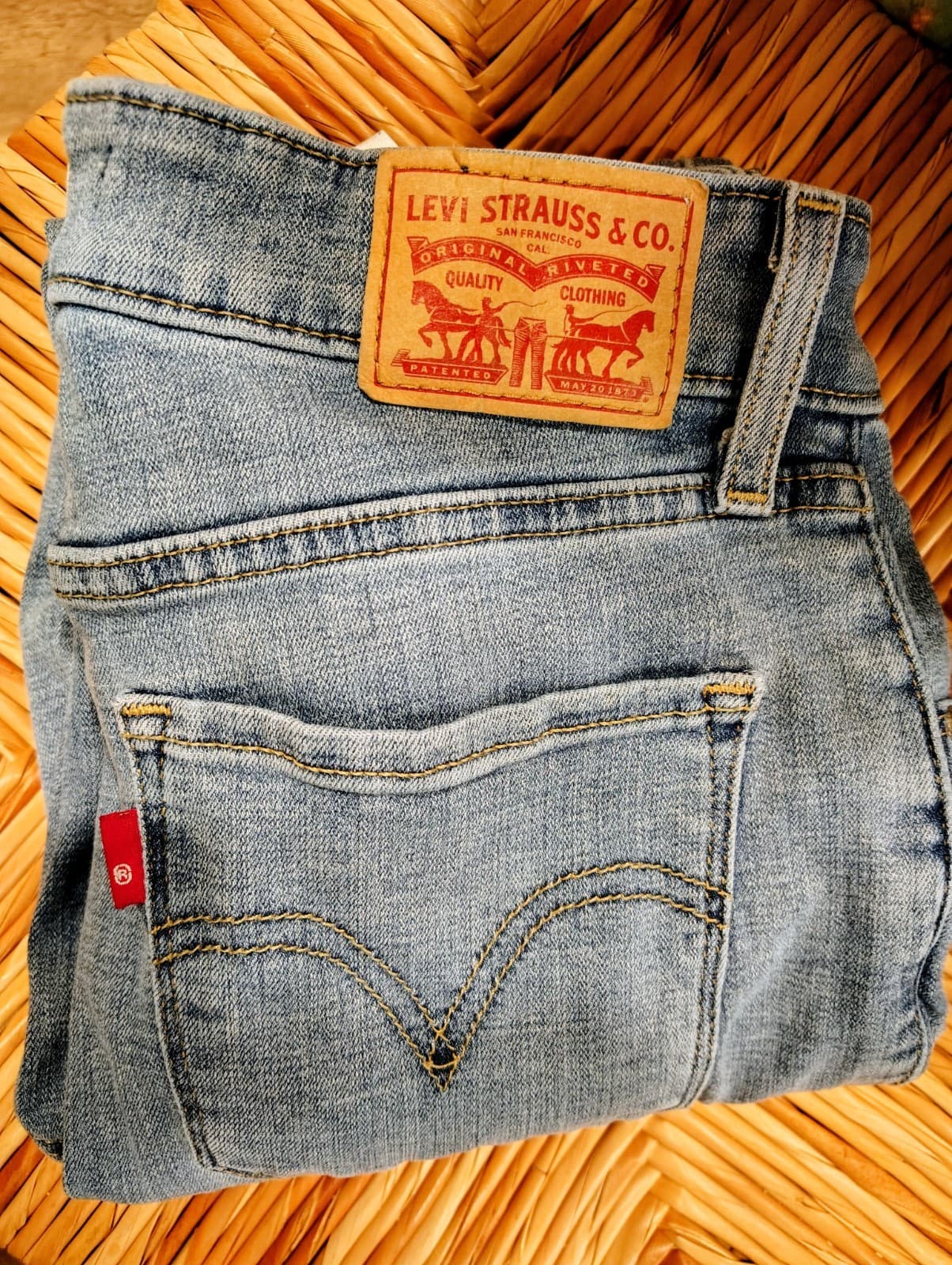 Levi's Women's Classic Mid Rise Regular Jeans Size 4 Short 27x28 Med Blue - Thumbnail 6