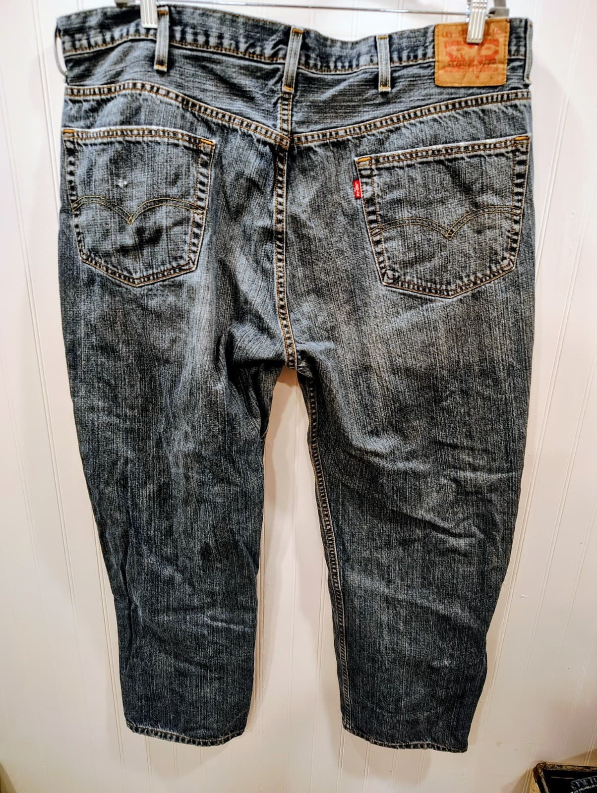 Levi's Relaxed Fit Men's 44x32 GUC - Thumbnail 3