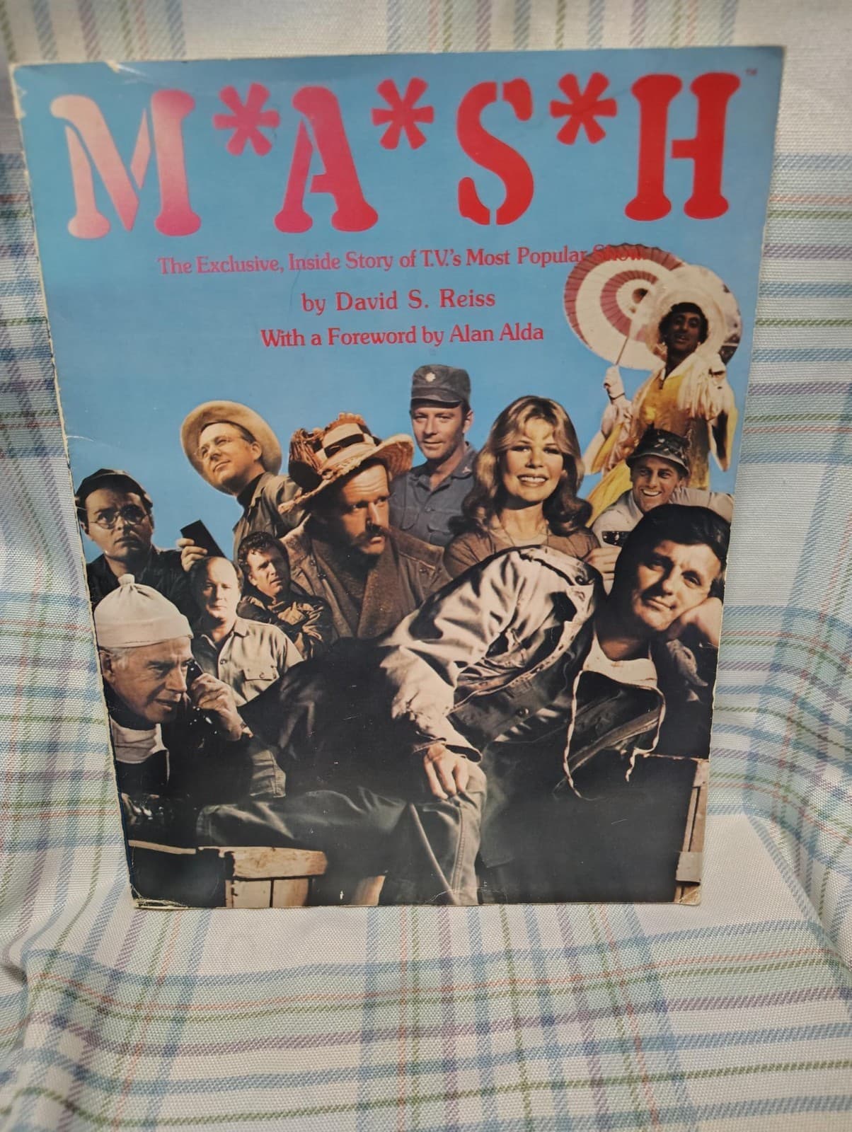 Collectible M*A*S*H Exclusive Inside Story Book By David S. Reiss (1980)