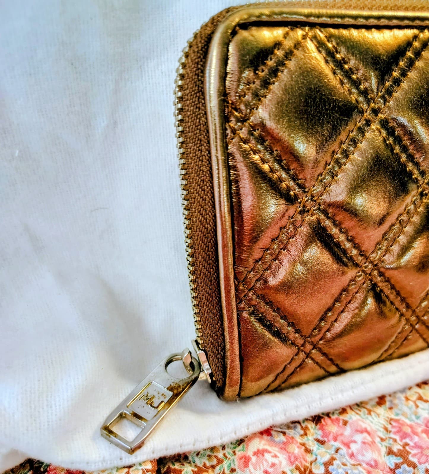 Marc Jacobs Bronze Metallic Quilted Patent Leather Wallet, White Dust Proof Bag - Thumbnail 2
