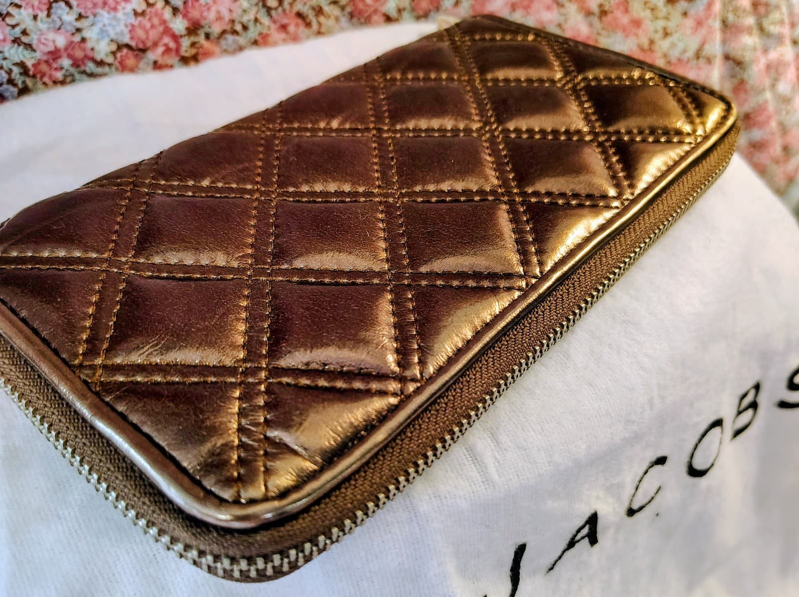 Marc Jacobs Bronze Metallic Quilted Patent Leather Wallet, White Dust Proof Bag - Thumbnail 6