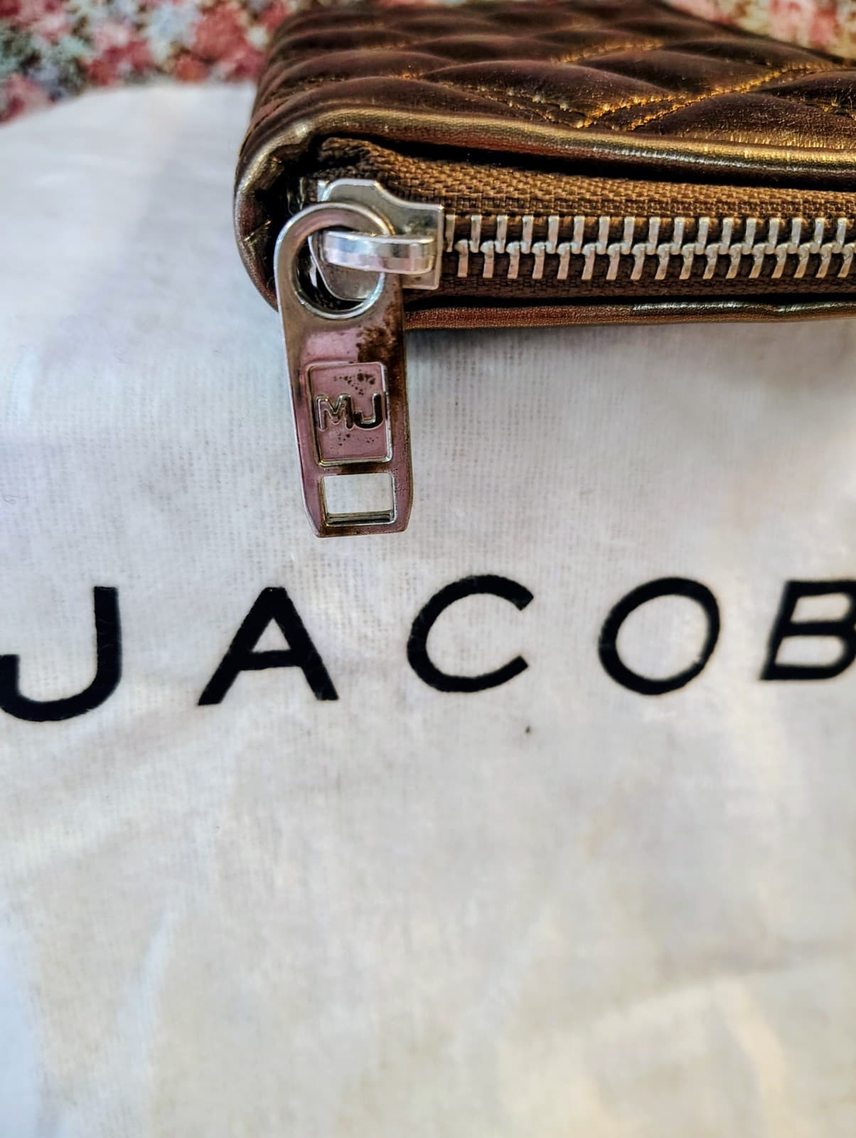 Marc Jacobs Bronze Metallic Quilted Patent Leather Wallet, White Dust Proof Bag - Thumbnail 12
