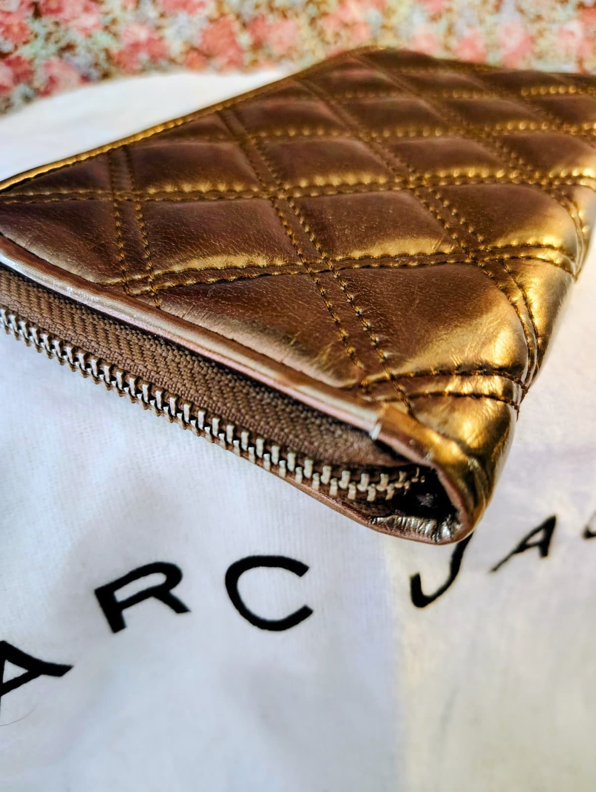 Marc Jacobs Bronze Metallic Quilted Patent Leather Wallet, White Dust Proof Bag - Thumbnail 4