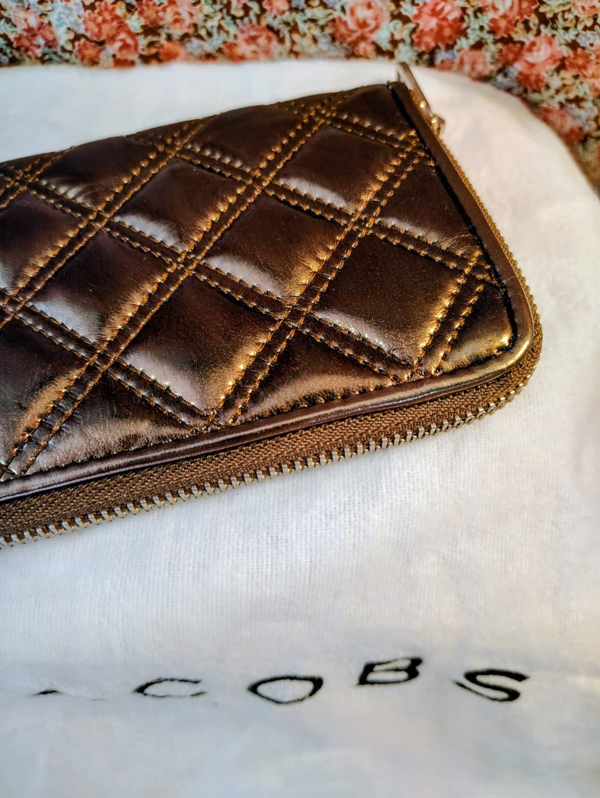 Marc Jacobs Bronze Metallic Quilted Patent Leather Wallet, White Dust Proof Bag - Thumbnail 3