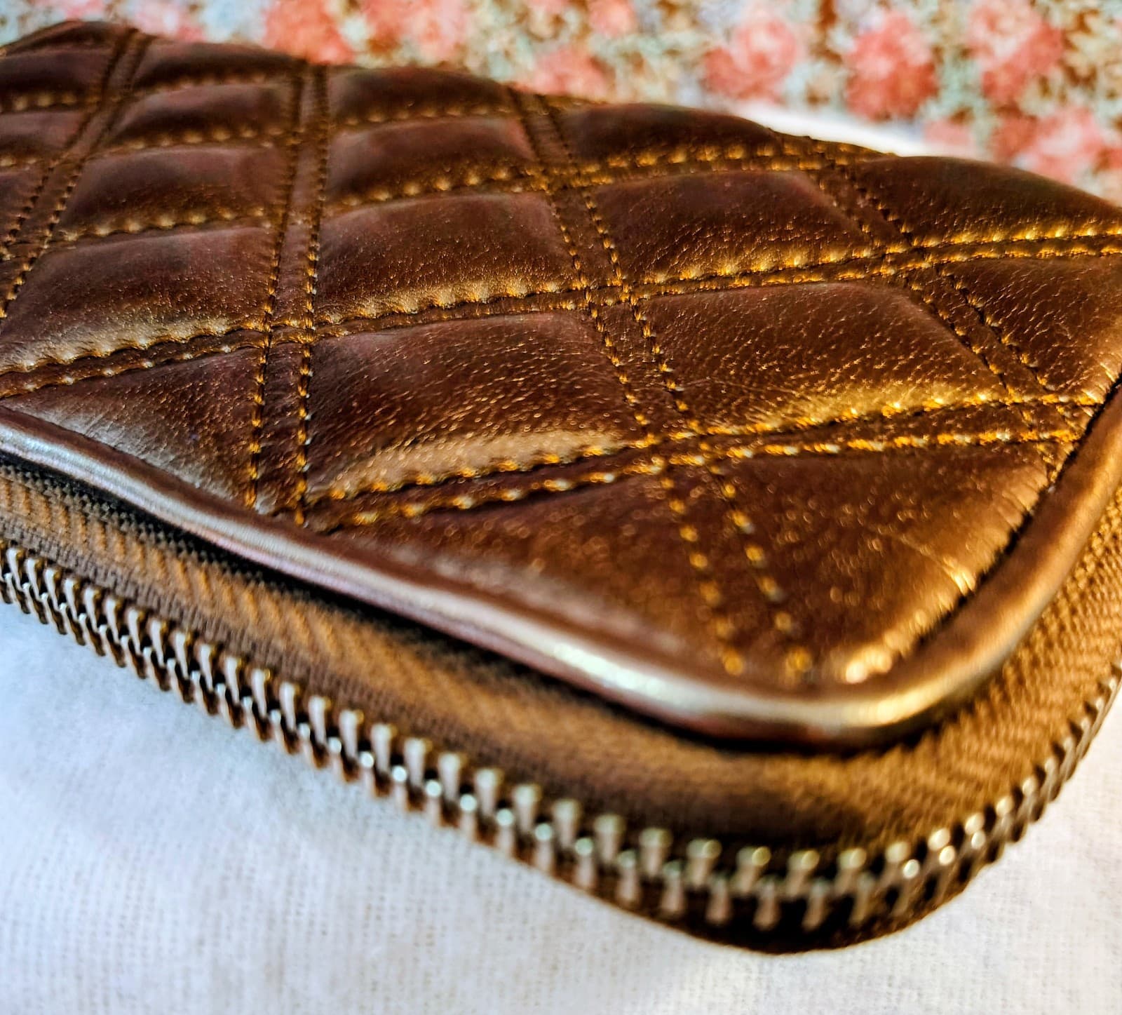 Marc Jacobs Bronze Metallic Quilted Patent Leather Wallet, White Dust Proof Bag - Thumbnail 7