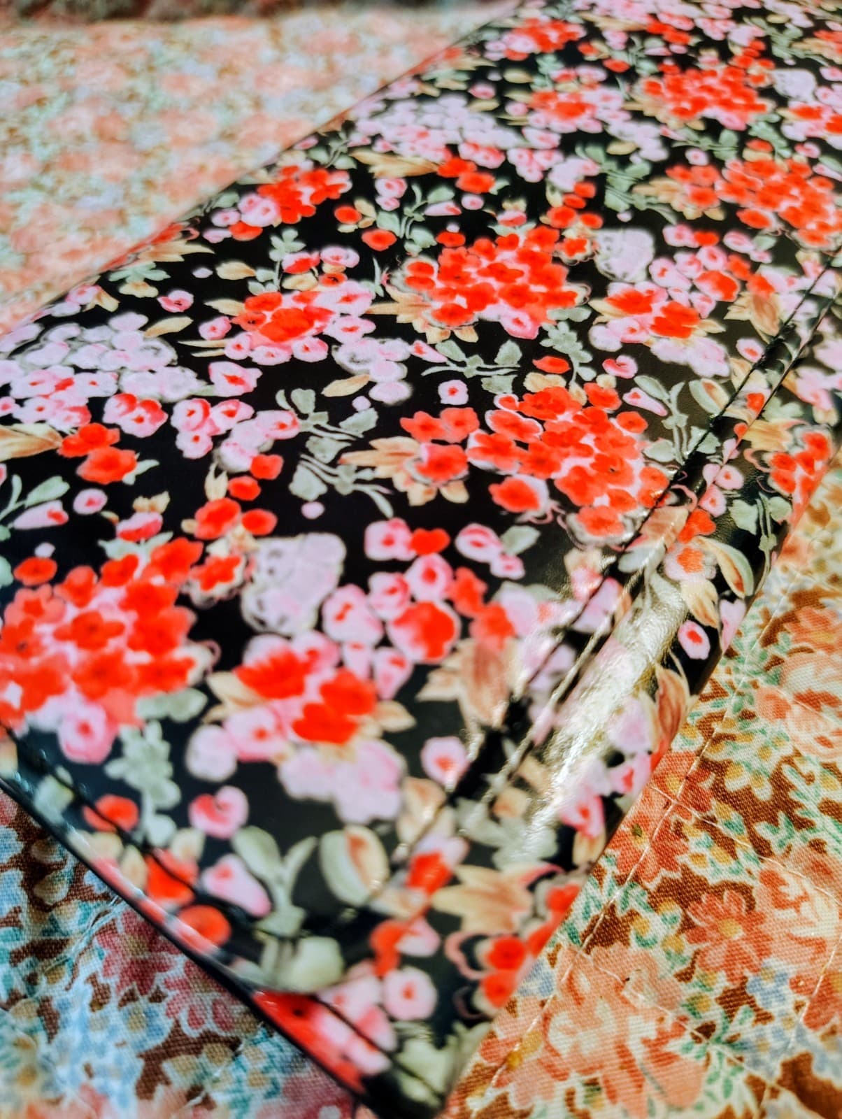 NWOT Floral Red Black Organizer Wallet - Thumbnail 3