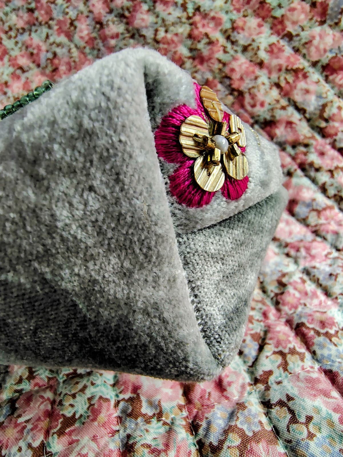 Shine And Sparkle Velvet Floral Cosmetic Bag Embroidered Beaded NWT - Thumbnail 8