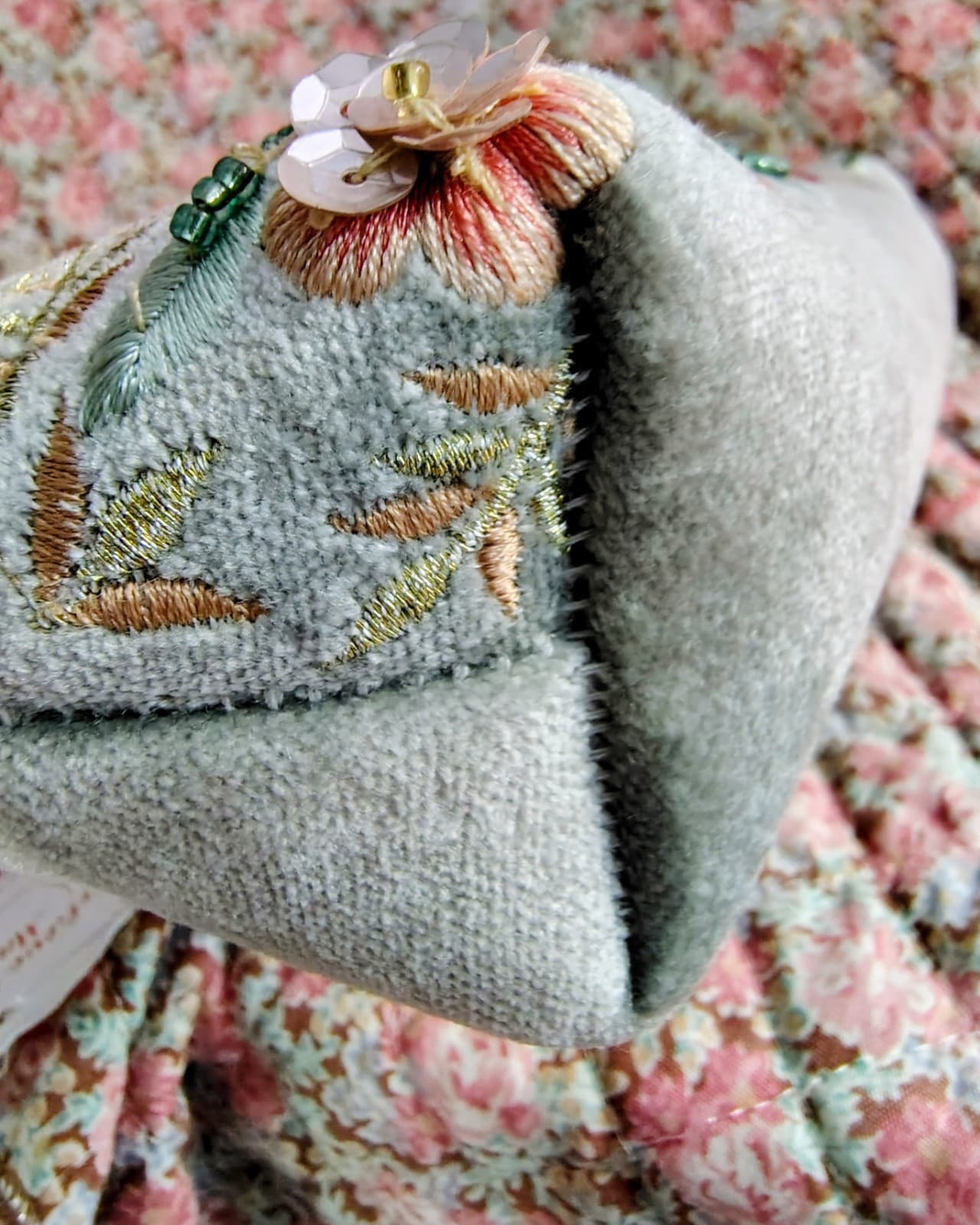 Shine And Sparkle Velvet Floral Cosmetic Bag Embroidered Beaded NWT - Thumbnail 7