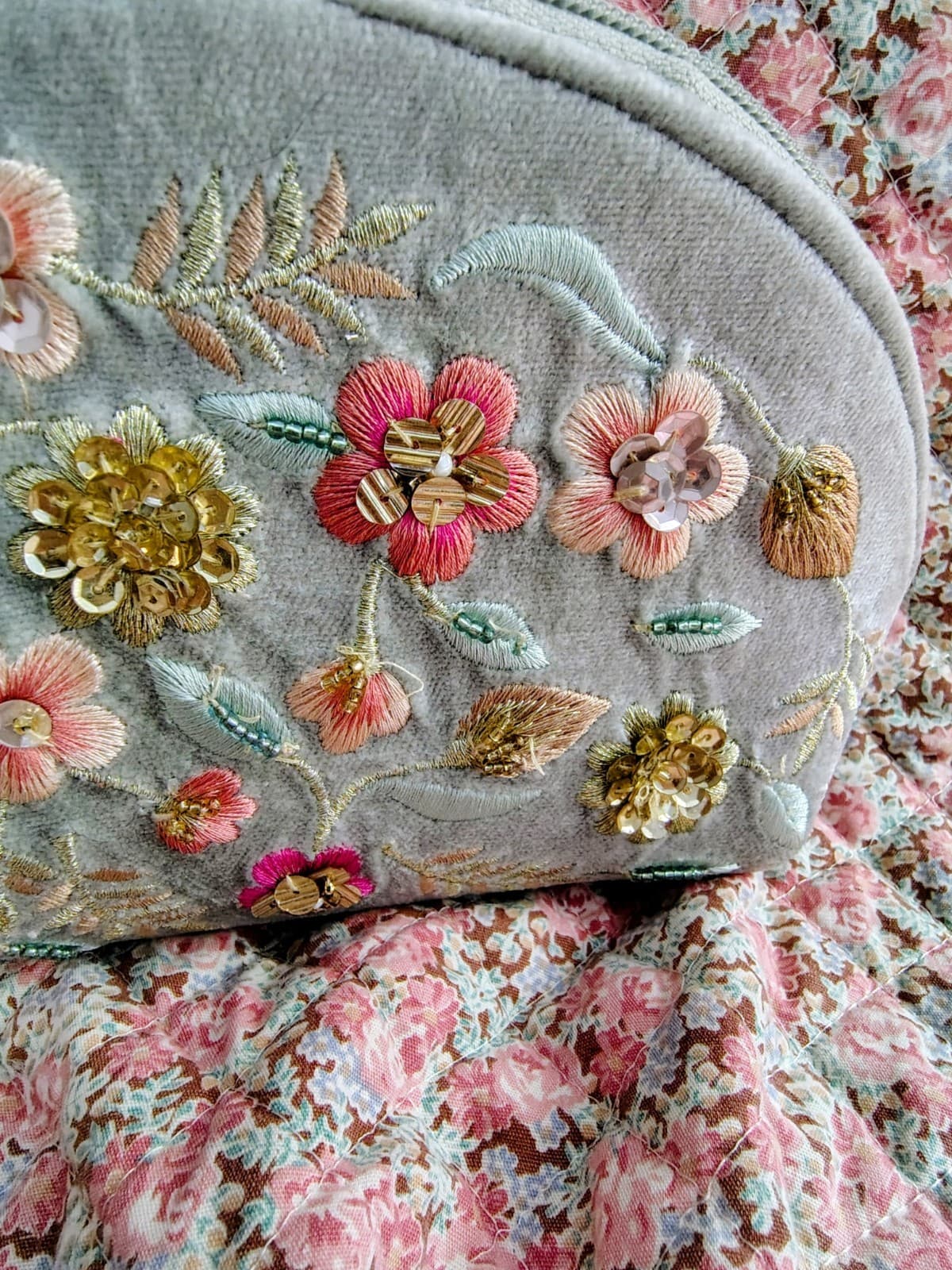 Shine And Sparkle Velvet Floral Cosmetic Bag Embroidered Beaded NWT - Thumbnail 4