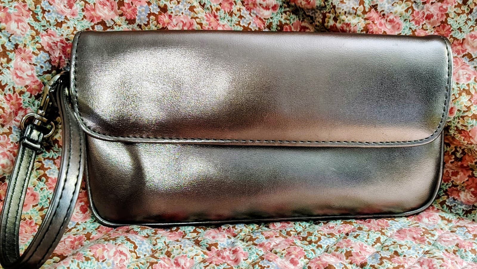 Victoria's Secret Clutch Wristlet metallic exterior Chrome - Thumbnail 2