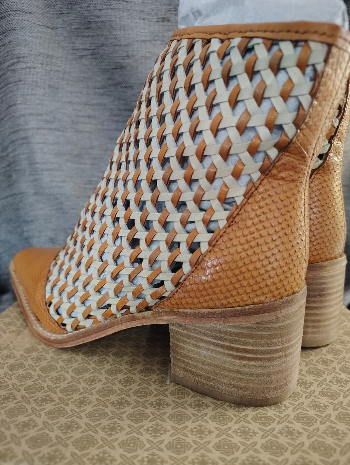 NEW Roolee Braided Leather Tan/White Anklet Boots, Size 7 - Thumbnail 4