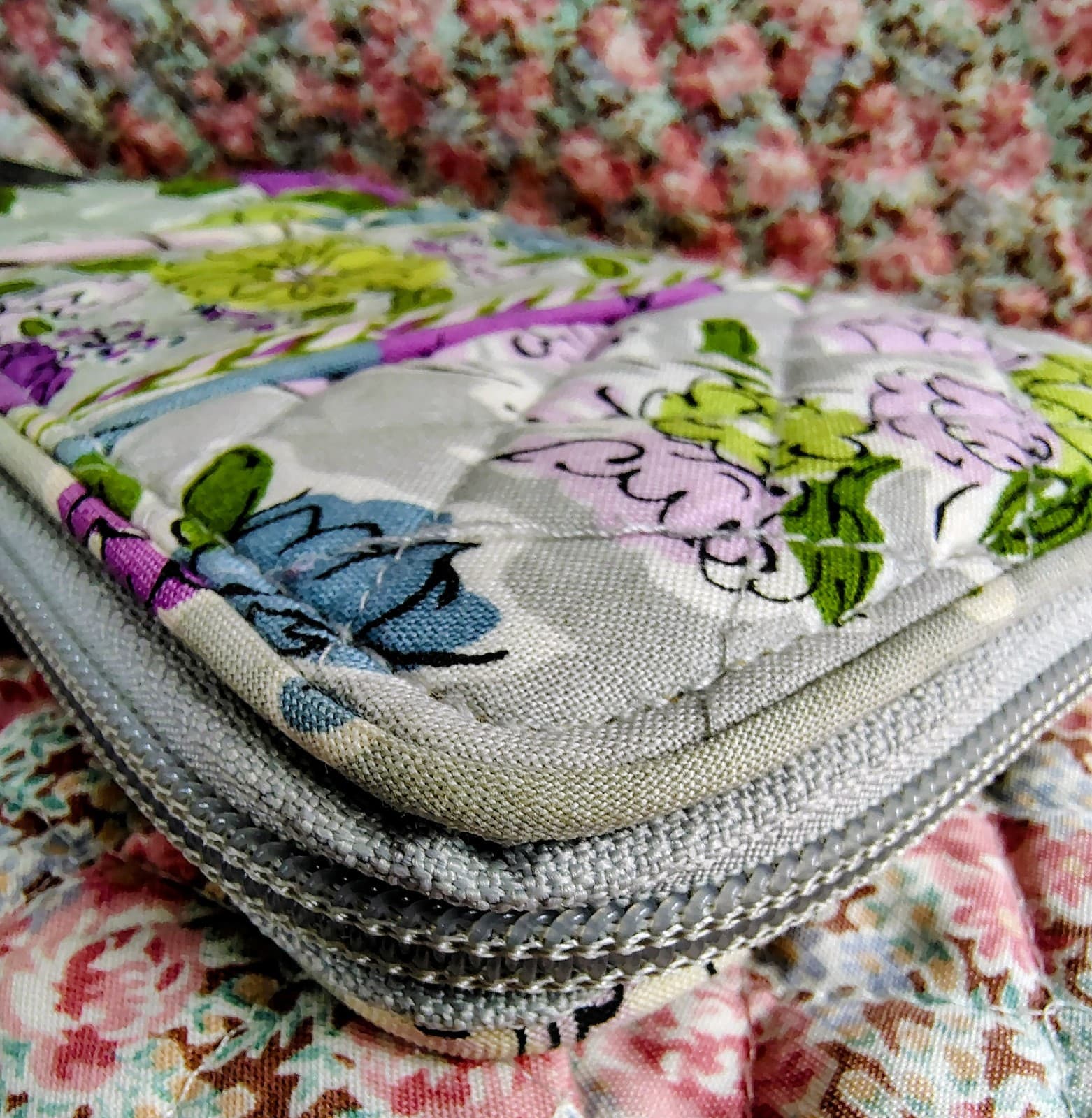 quilted cotton Vera Bradley wallet, gray floral pattern - Thumbnail 7