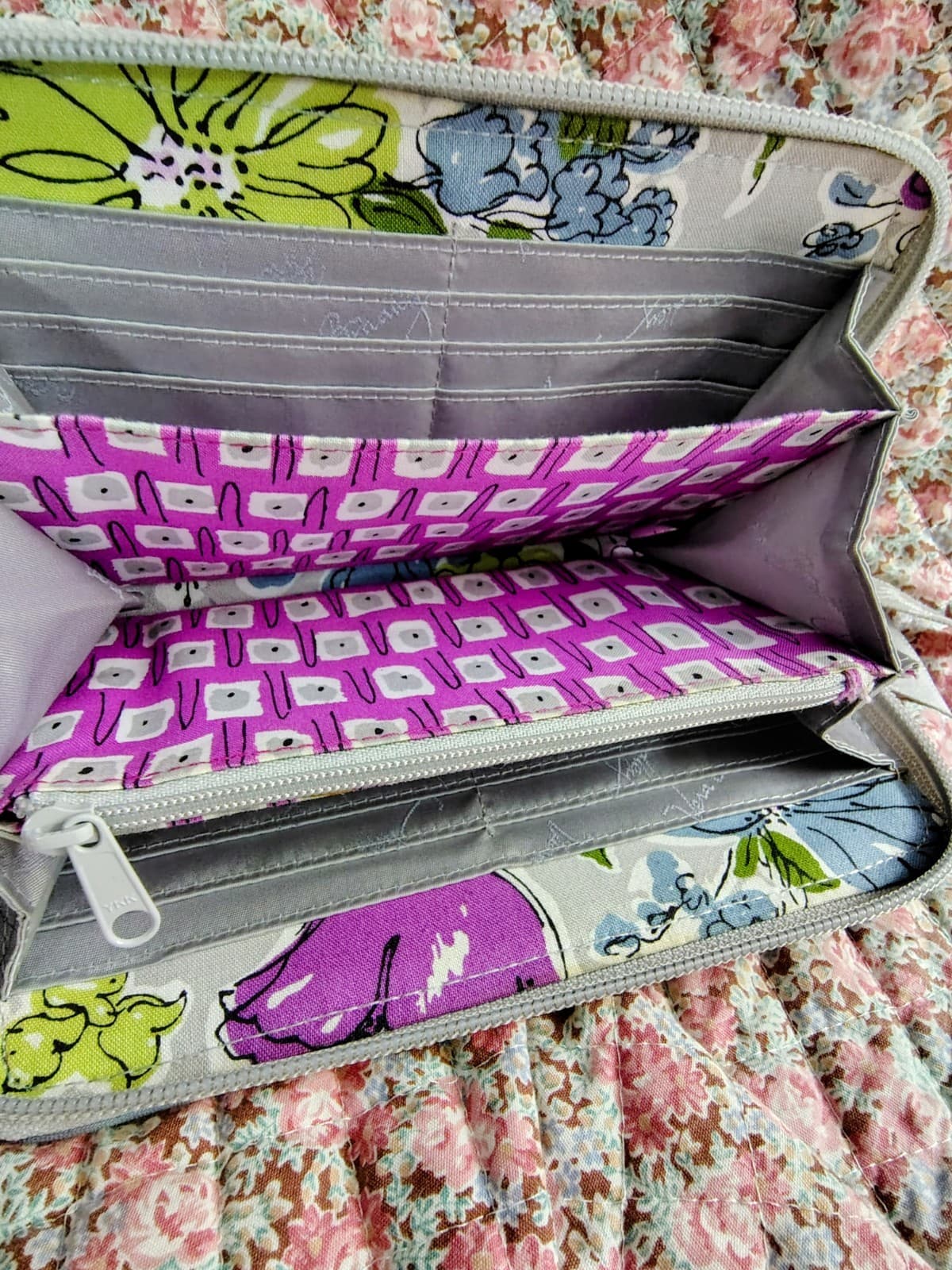 quilted cotton Vera Bradley wallet, gray floral pattern - Thumbnail 8