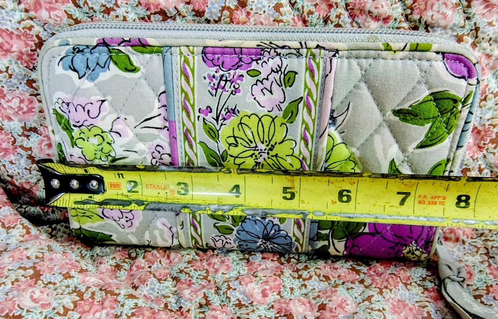 quilted cotton Vera Bradley wallet, gray floral pattern - Thumbnail 10