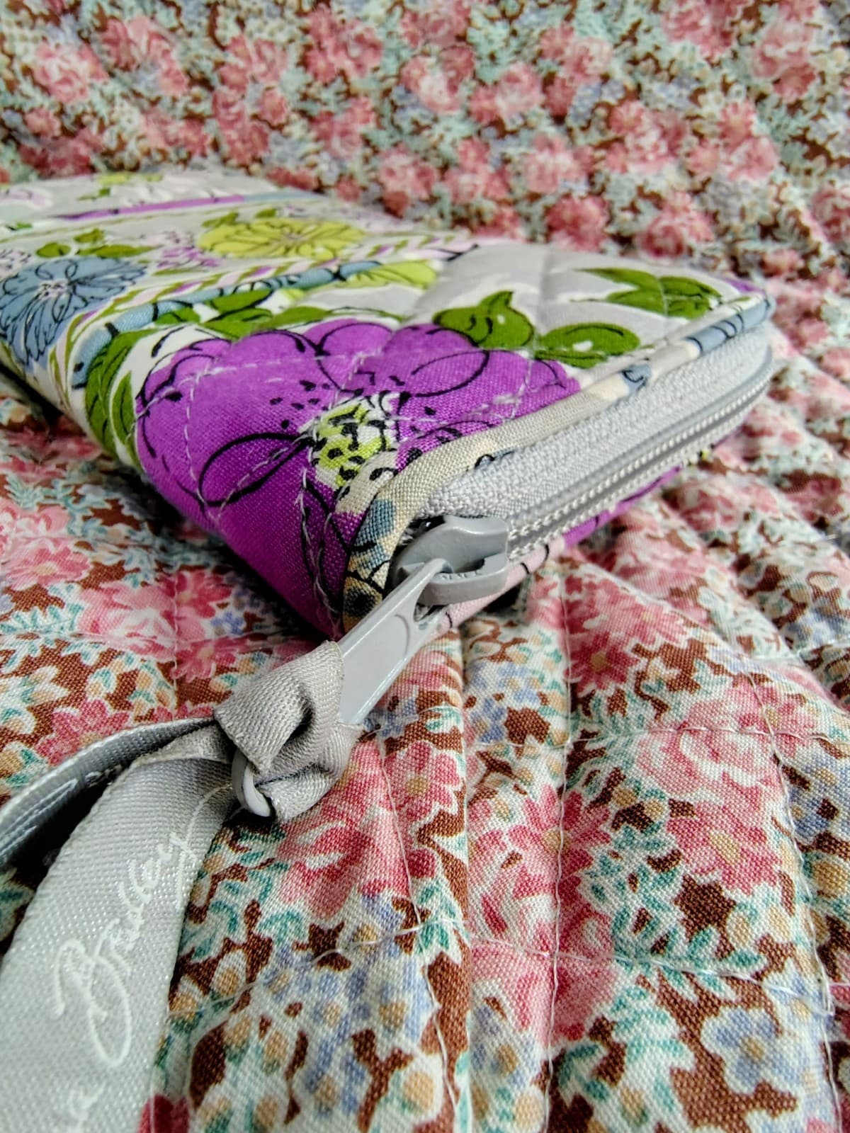 quilted cotton Vera Bradley wallet, gray floral pattern - Thumbnail 5