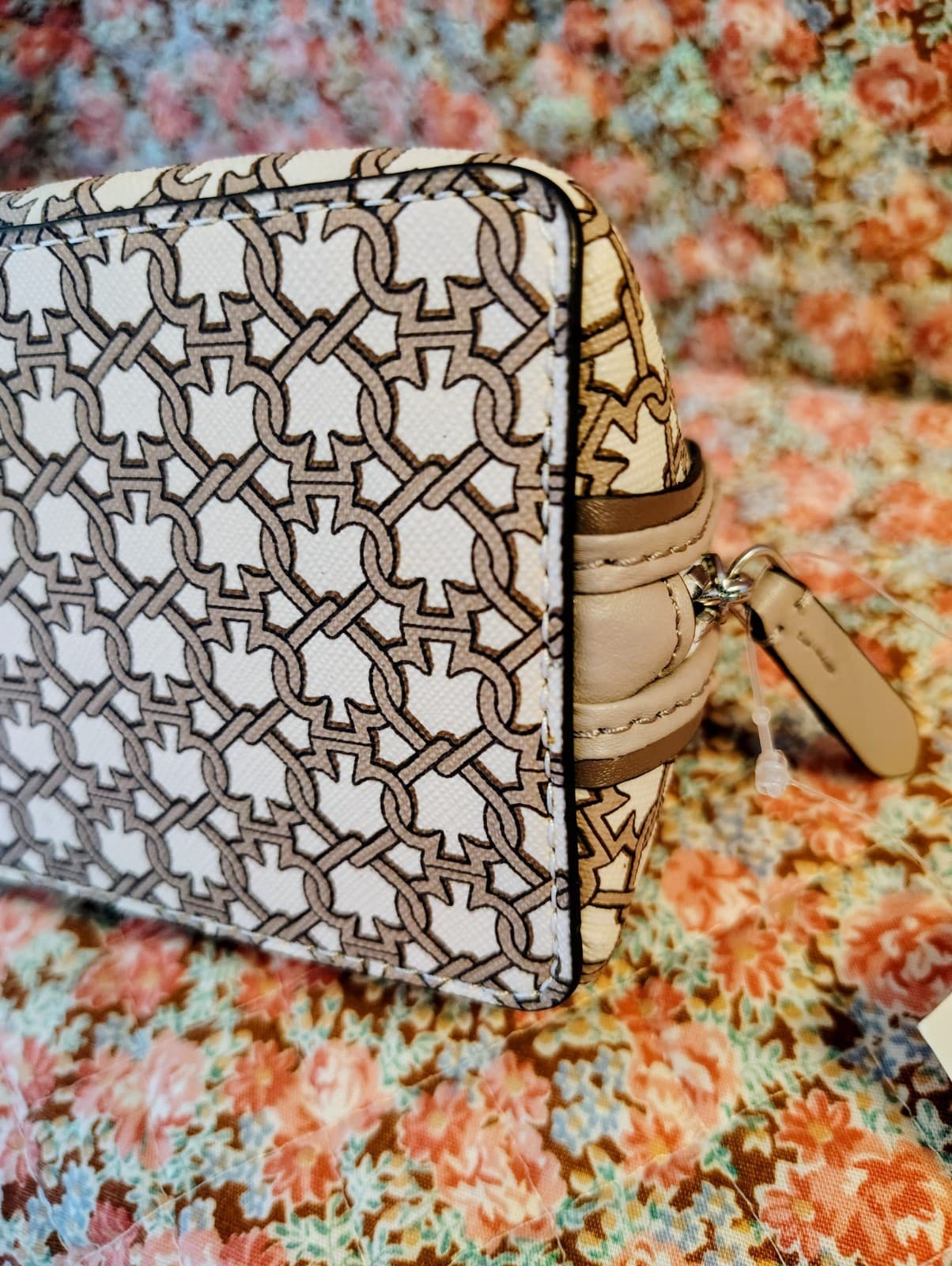 NWT kate spade makeup pouch bag MSRP $69 - Thumbnail 9