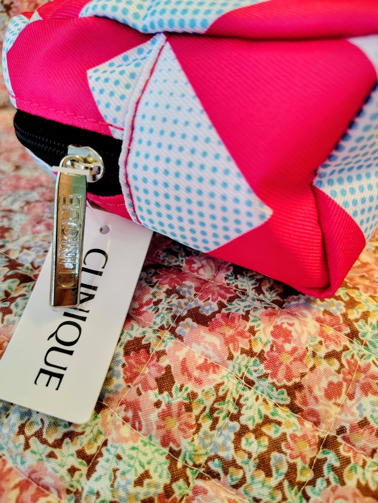 NWT Clinique Make Up Bag Cosmetics Pink & Blue Chevron - Thumbnail 7