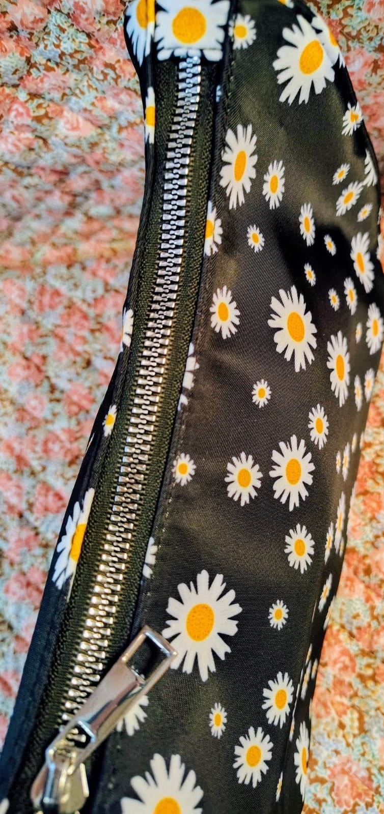 NWT Vegan Leather Black Daisy Printed Bag - Thumbnail 5