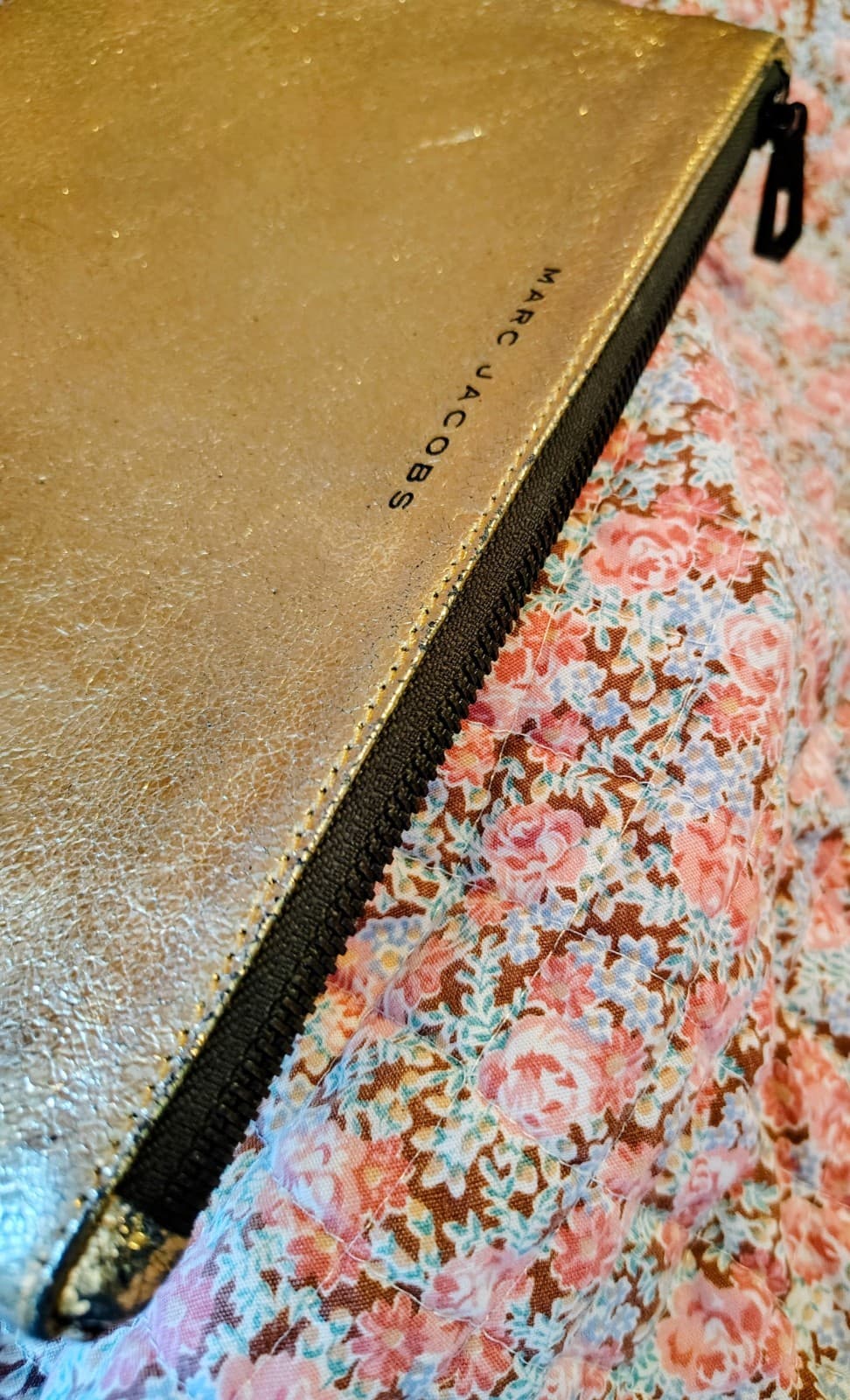 Neiman Marcus Leather Marc Jacobs Metallic Gold Clutch Makeup Bag - Thumbnail 6