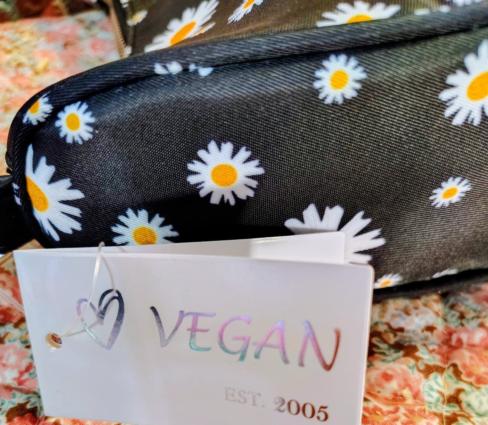 NWT Vegan Leather Black Daisy Printed Bag - Thumbnail 6