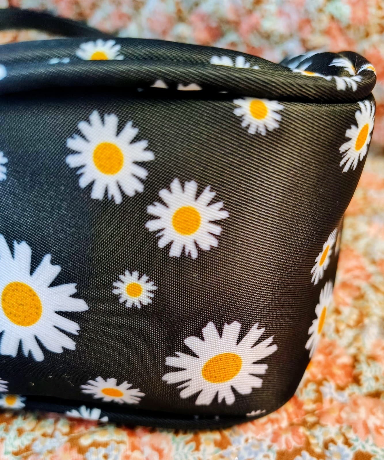 NWT Vegan Leather Black Daisy Printed Bag - Thumbnail 3