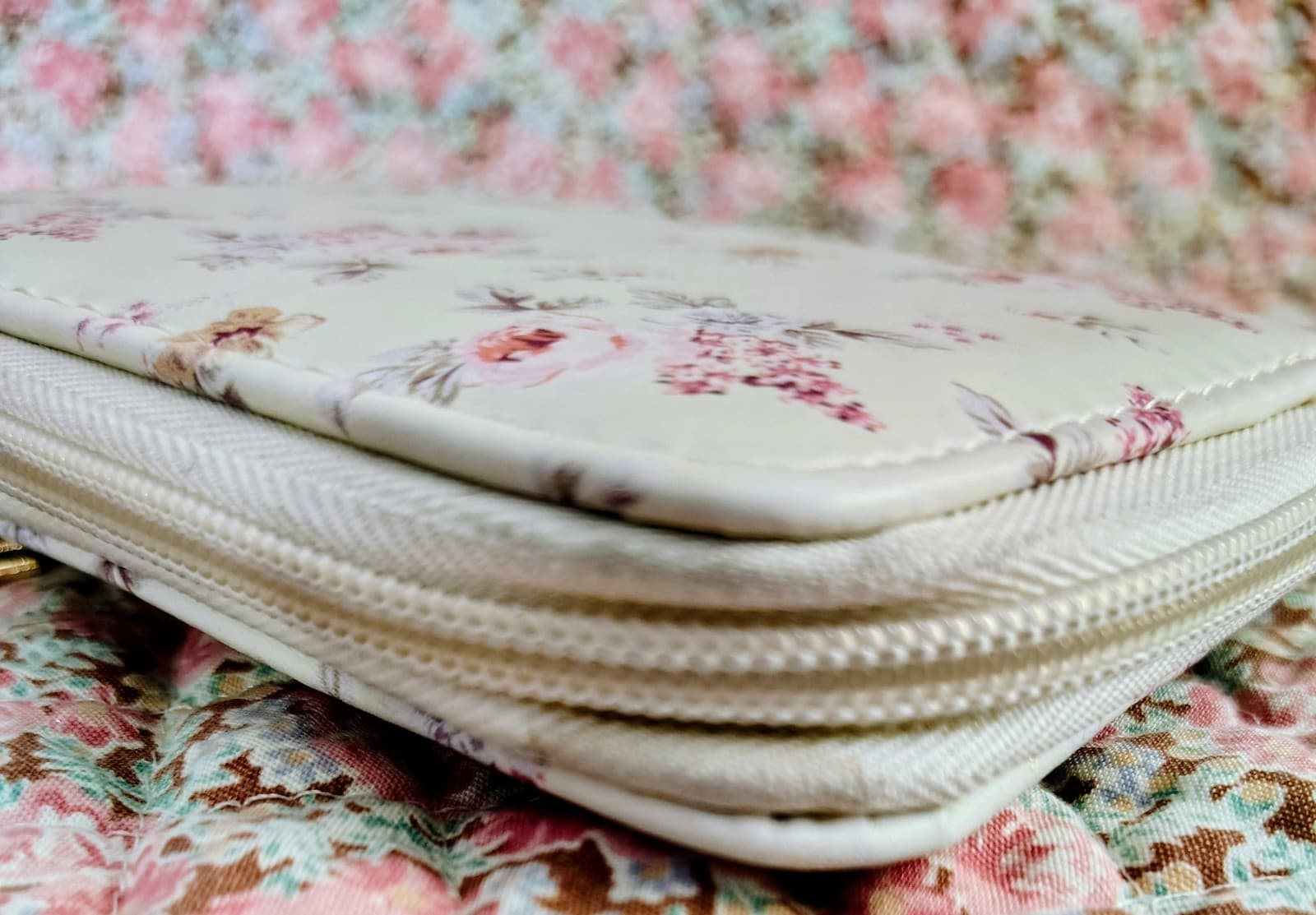 NWOT White Vintage Floral Wallet - Thumbnail 4