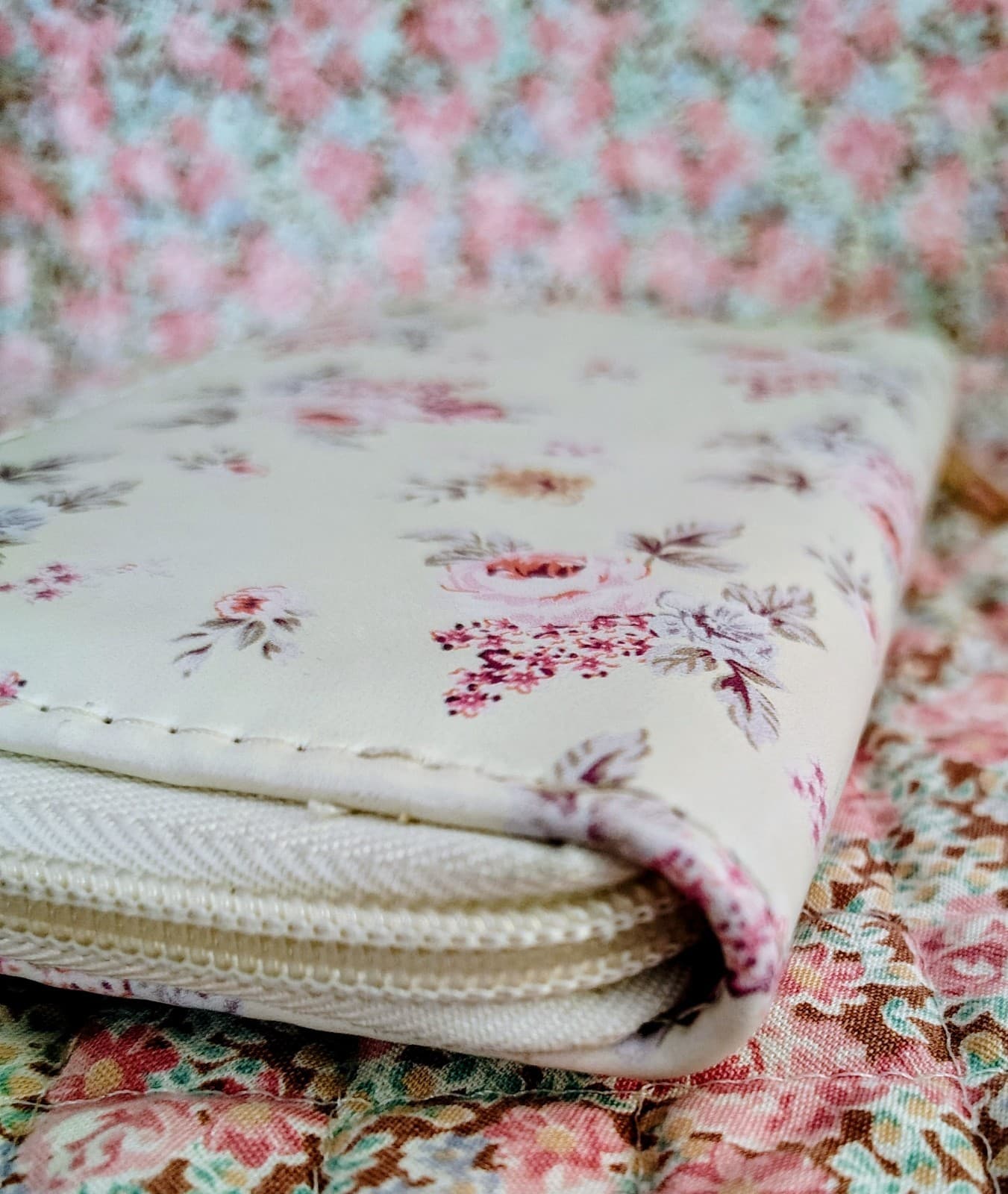NWOT White Vintage Floral Wallet - Thumbnail 7