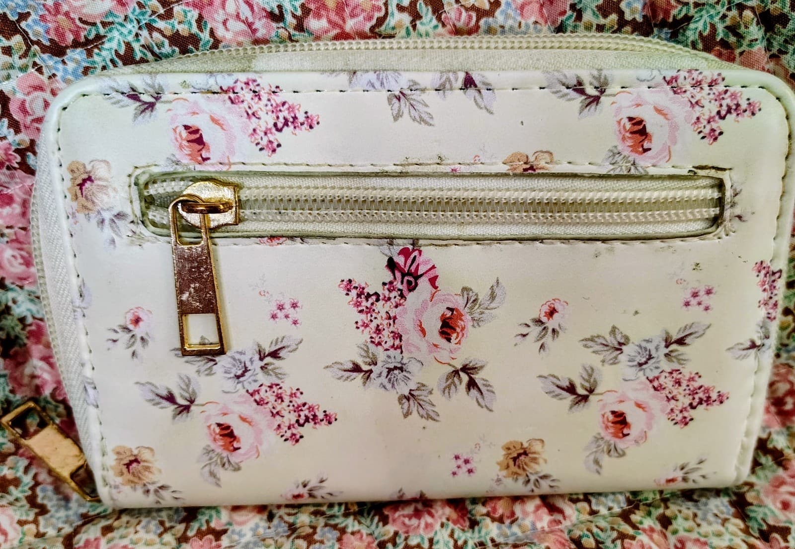 NWOT White Vintage Floral Wallet - Thumbnail 2