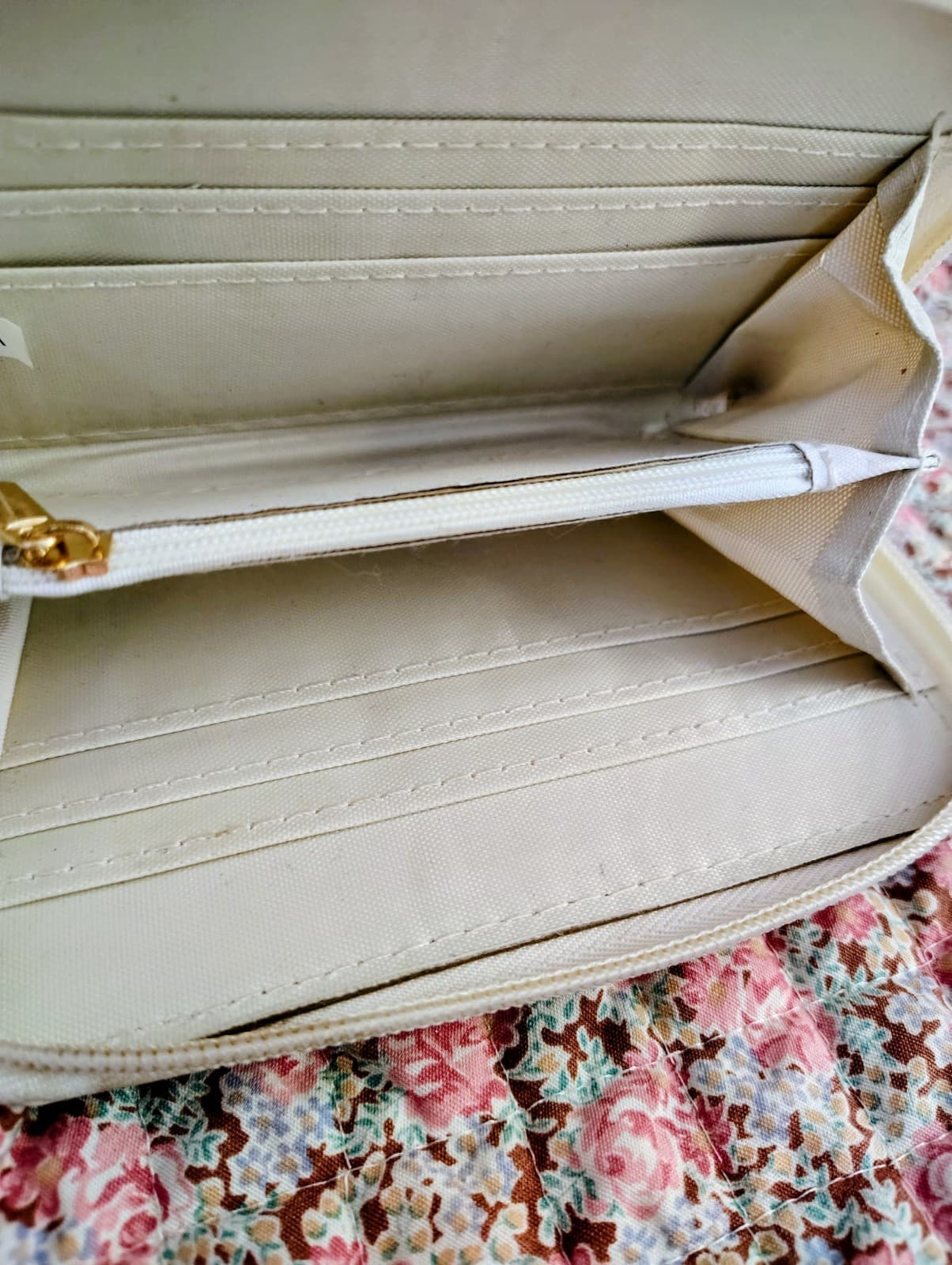 NWOT White Vintage Floral Wallet - Thumbnail 5