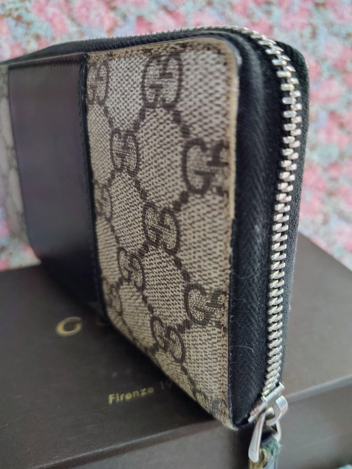 Vintage Gucci GG Supreme Zip-Around Wallet – Black & Gray Canvas & Leather - Thumbnail 5