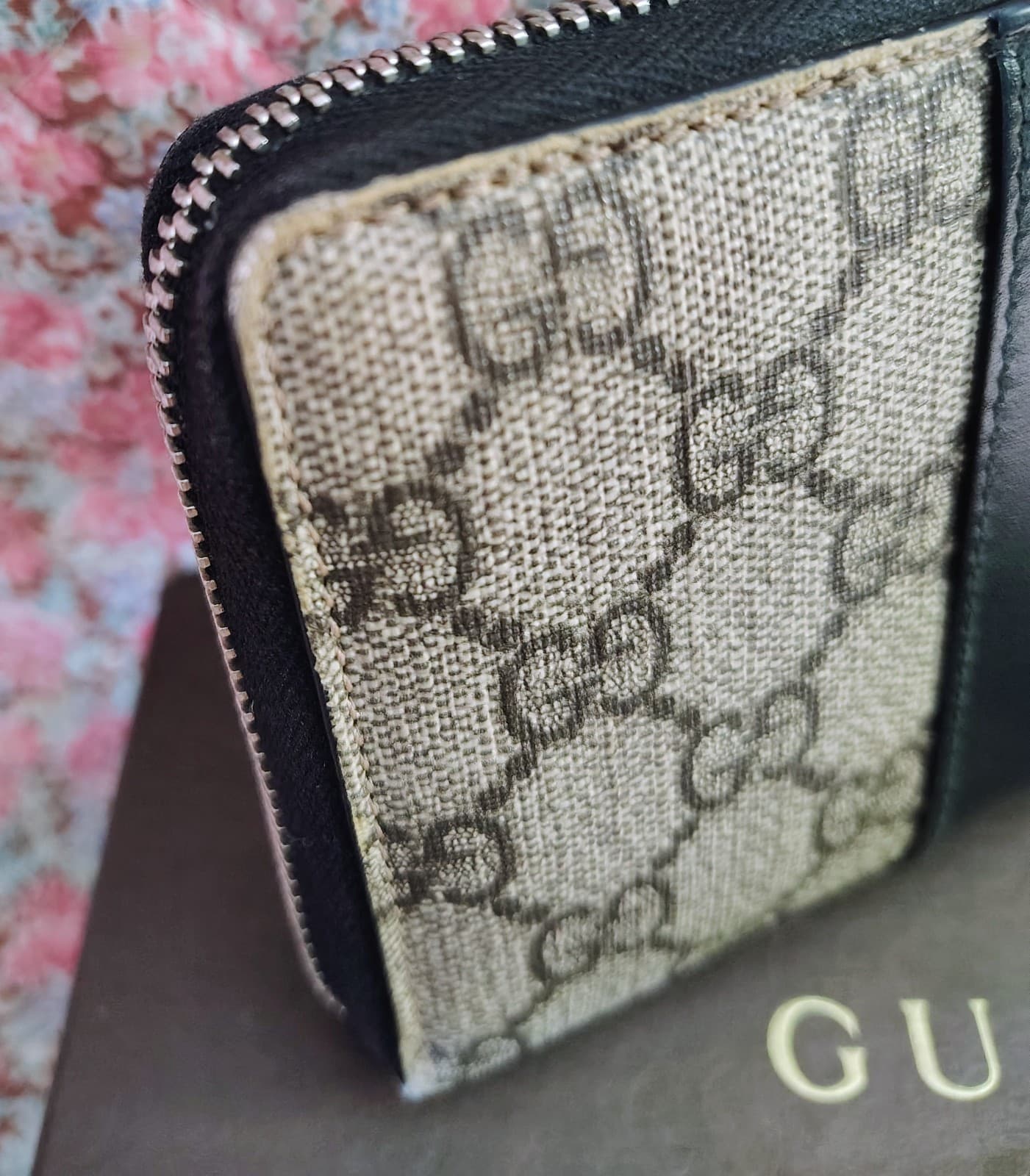 Vintage Gucci GG Supreme Zip-Around Wallet – Black & Gray Canvas & Leather - Thumbnail 6