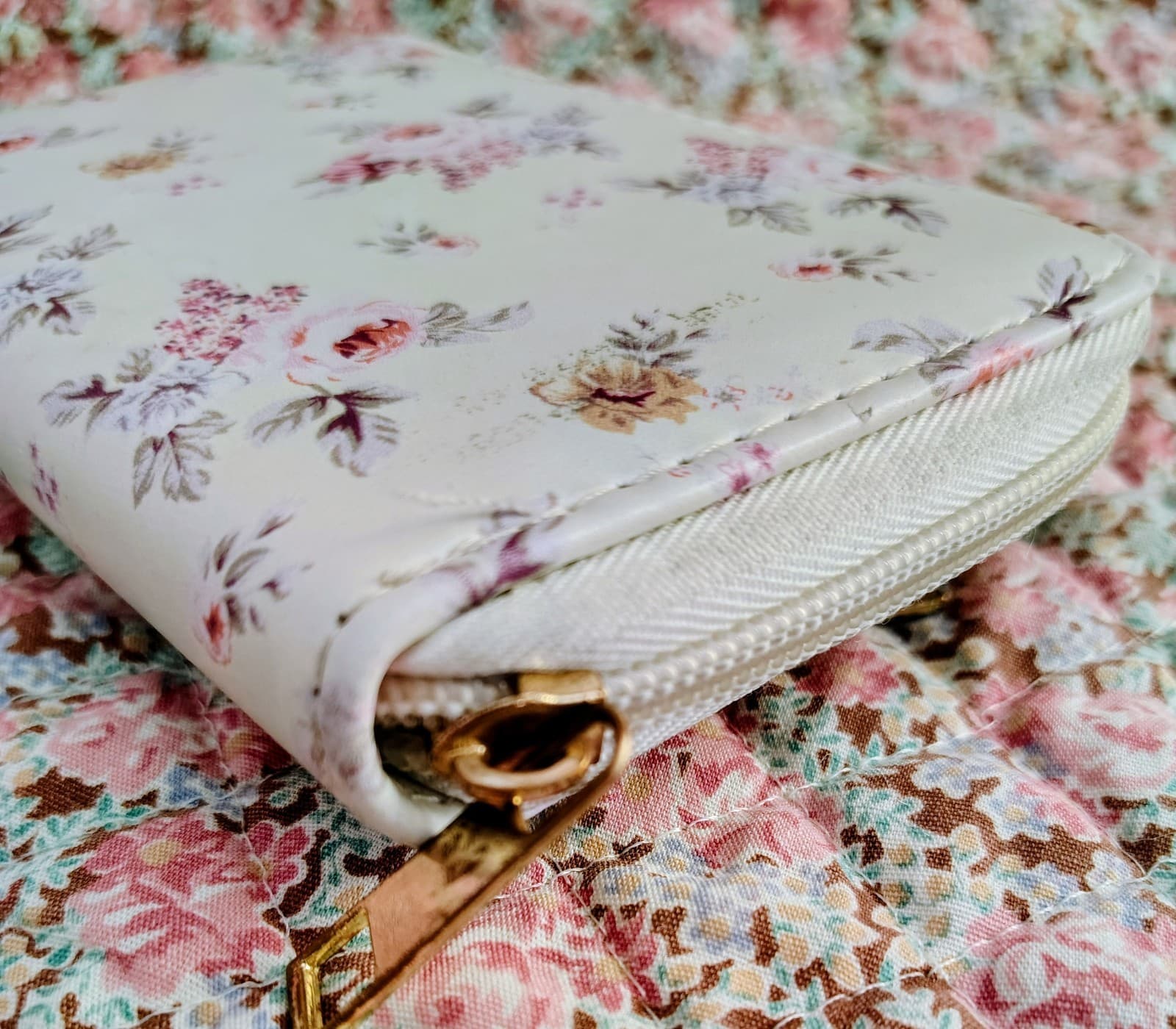NWOT White Vintage Floral Wallet - Thumbnail 6