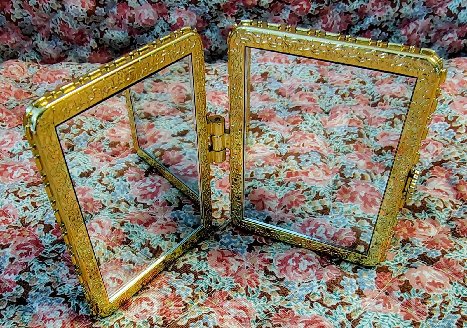 NEW Fabric Clasp Case Blue Floral Gold Pocket Mirror Trinket - Thumbnail 2