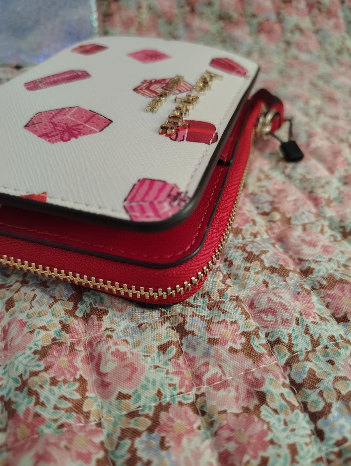 NWT Kate Spade Cameron Small Zip Bifold Wallet Printed Gifts Pink NIB $140 - Thumbnail 9