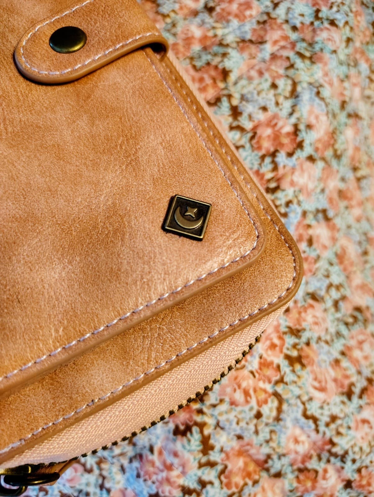 NWOT Pola Brown Faux Leather Womens Wallet - Thumbnail 7