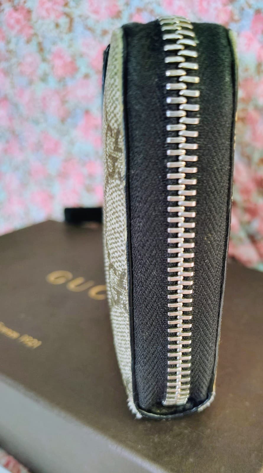 Vintage Gucci GG Supreme Zip-Around Wallet – Black & Gray Canvas & Leather - Thumbnail 24