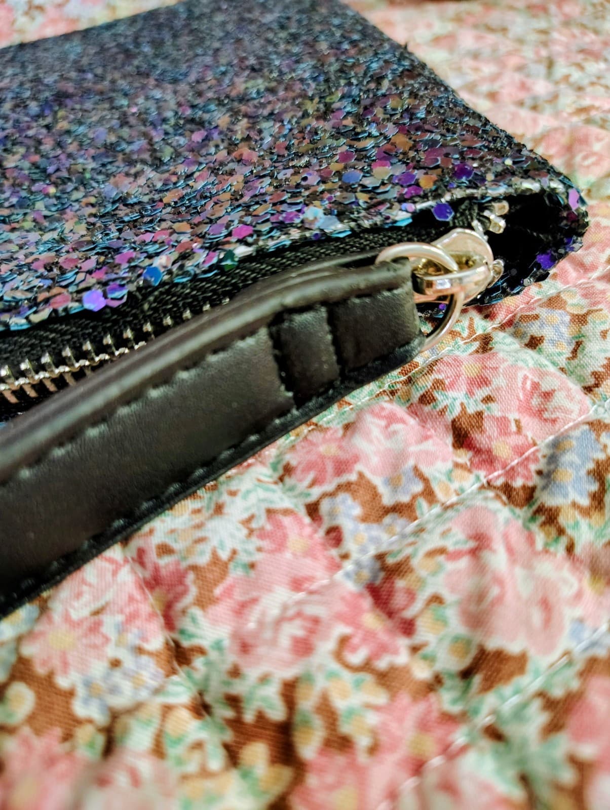 NWOT Carlos By Carlos Santana Wristlet Iridescent Chunky Glitter Sparkle - Thumbnail 4