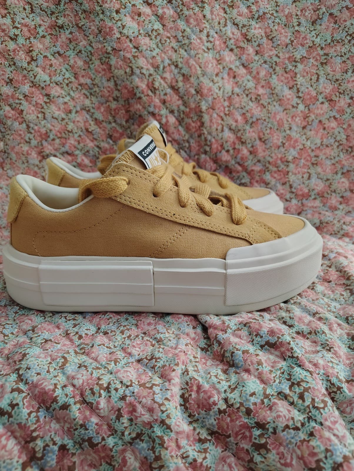 NEW Converse All Stars Mustard Yellow Platform Sneakers, Women's 7.5/Mens 6 - Thumbnail 4